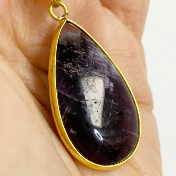 Women’s gold tone purple teardrop statement necklace - Picture 4 of 9